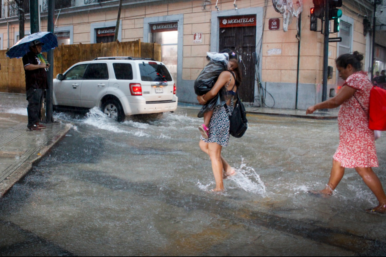 A causa de las lluvias, ciertas calles están inundadas en La Ciudad Blanca A causa de las lluvias, ciertas calles están inundadas en La Ciudad Blanca