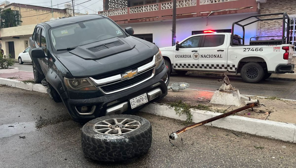 Daños en una de las camionetas involucrada en el accidente Daños en una de las camionetas involucrada en el accidente