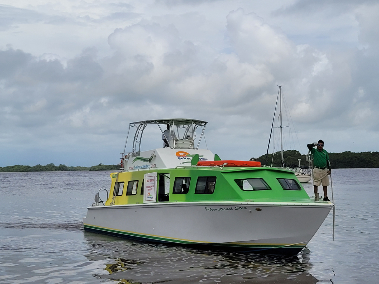 Taxi acuático de Chetumal hacia Belice Taxi acuático de Chetumal hacia Belice