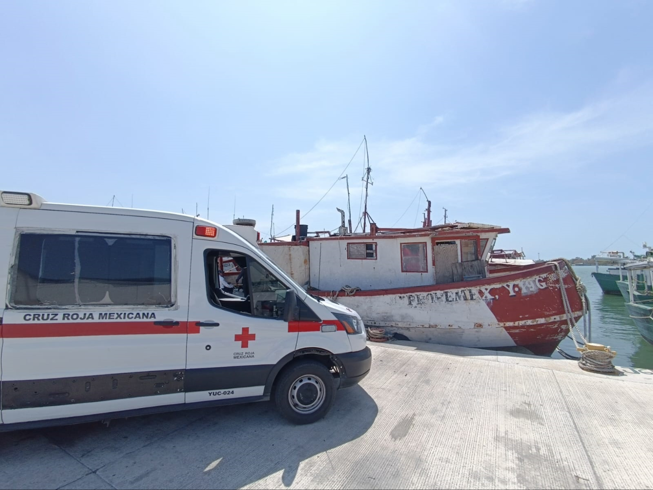 Autoridades navales y navegantes voluntarios han trabajado en conjunto para realizar rescates Autoridades navales y navegantes voluntarios han trabajado en conjunto para realizar rescates