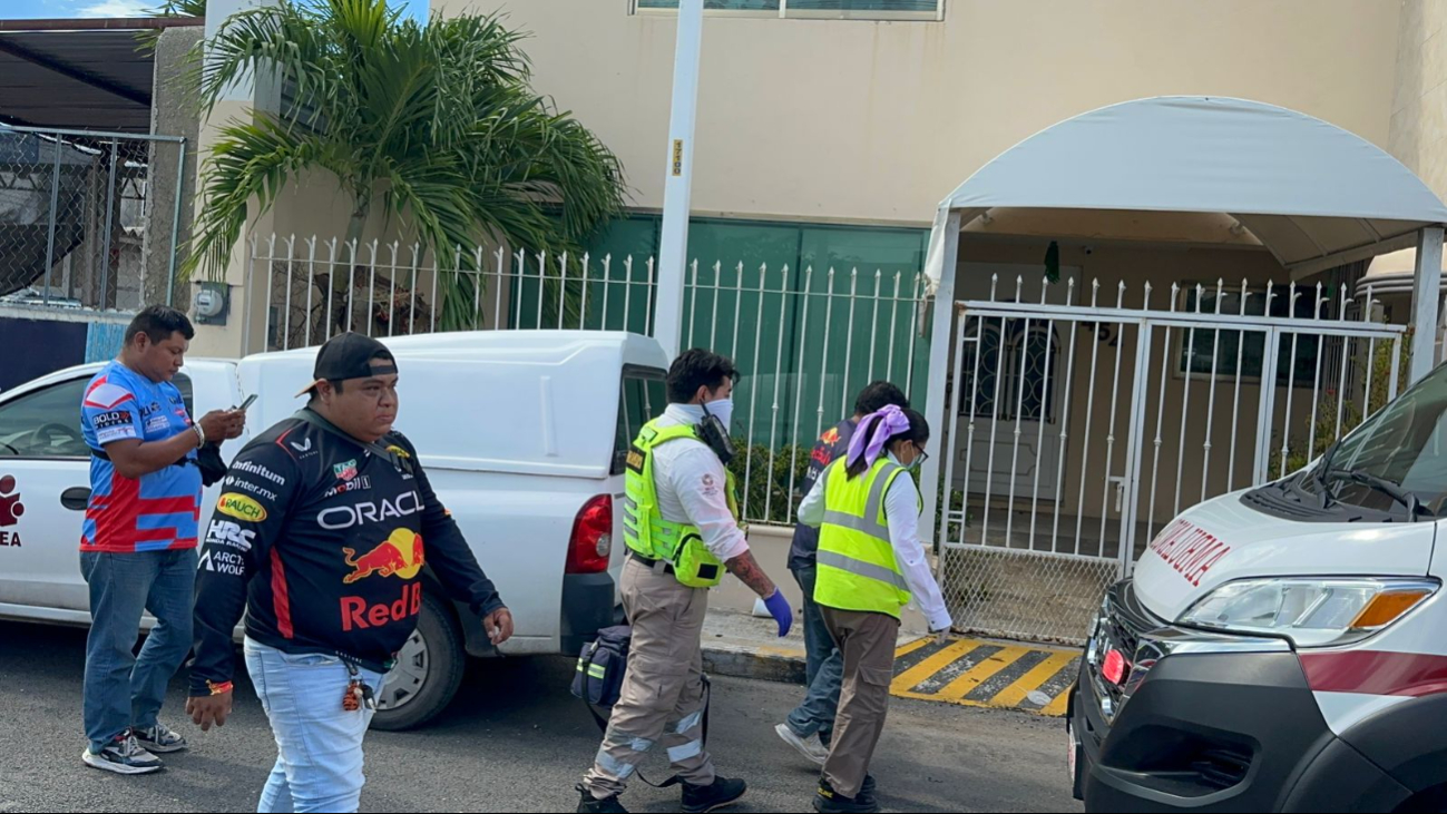 Atropella a "mandaditos" en Campeche y se esconde en un taller: EN VIVO 