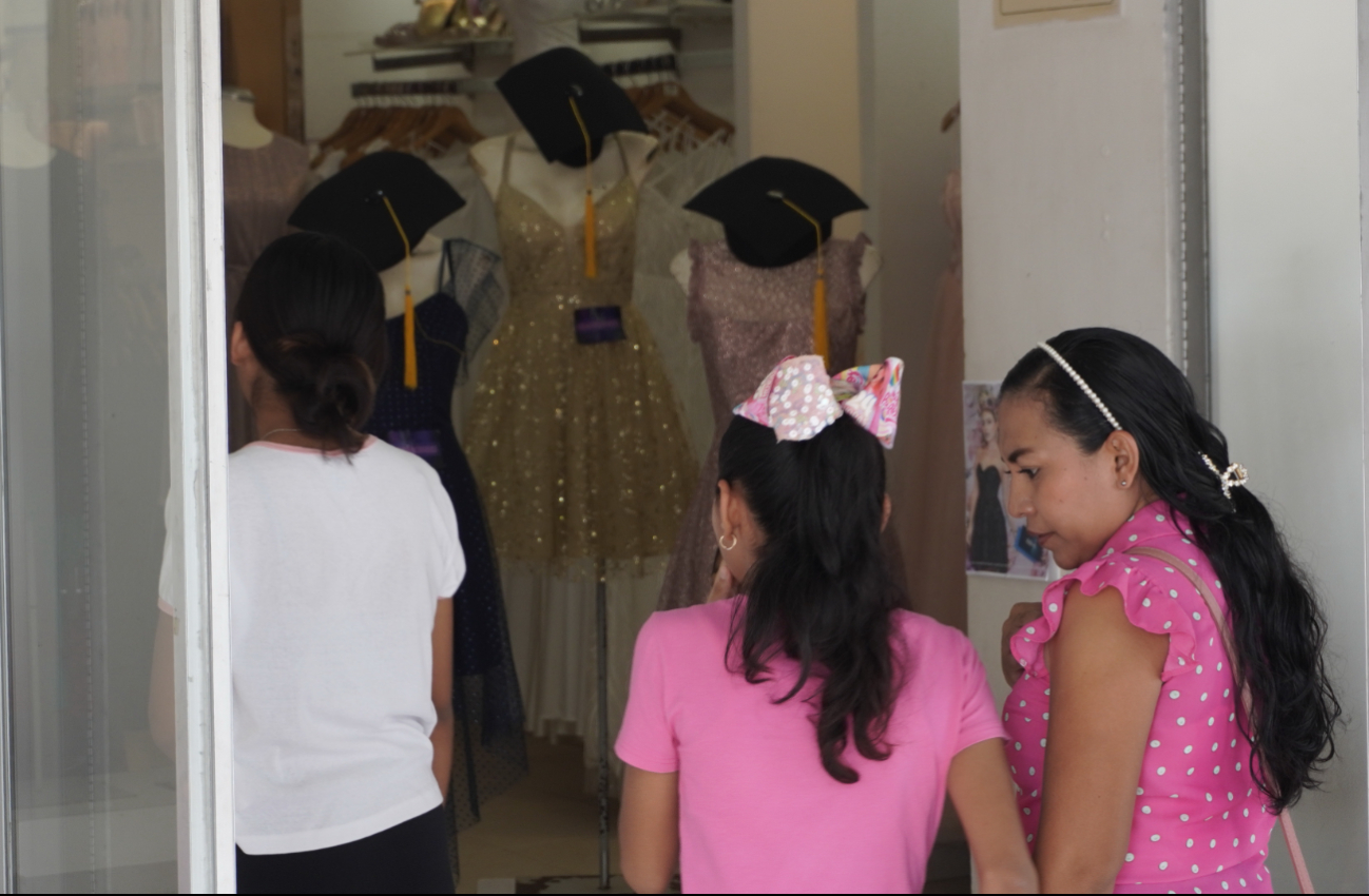 Esperan ventas por graduaciones Esperan ventas por graduaciones