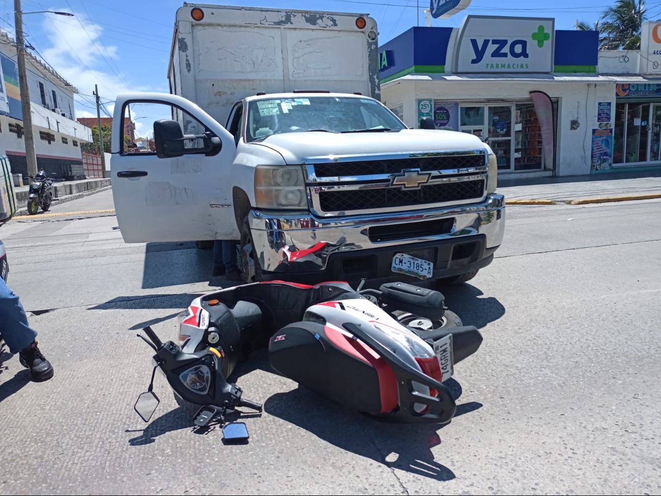 Motociclista termina herida tras ser atropellada por camioneta  en Ciudad del Carmen 