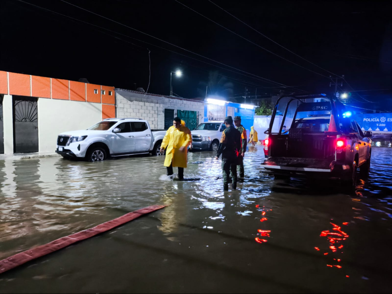 Se tuvo 300 metros de inundación con 30 cm de altura Se tuvo 300 metros de inundación con 30 cm de altura