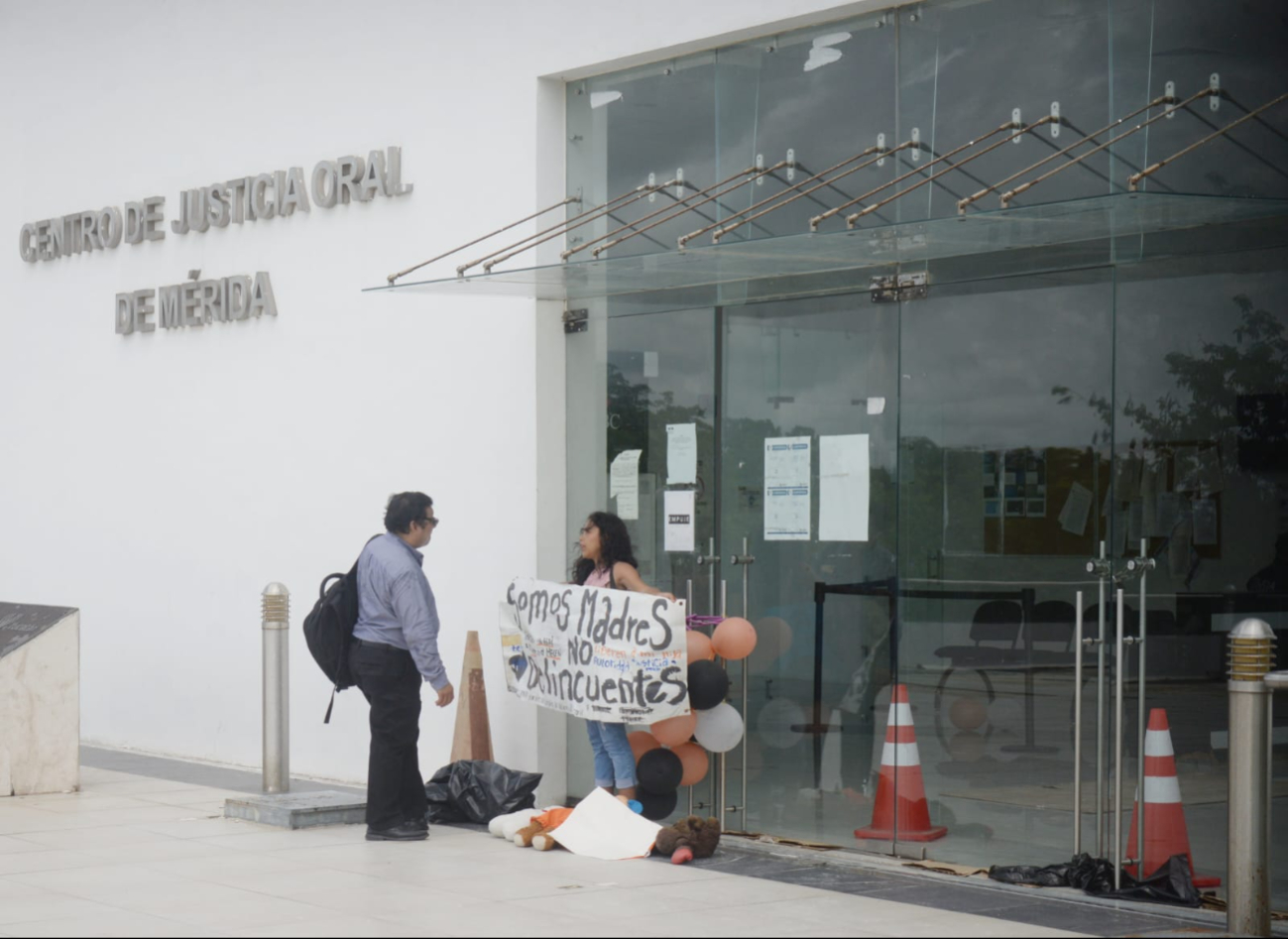 También aseguró haber sido víctima de una denuncia falsa de abuso sexual, haciendo que no le entreguen a su hija También aseguró haber sido víctima de una denuncia falsa de abuso sexual, haciendo que no le entreguen a su hija