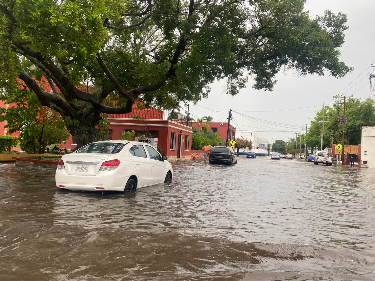 Las lluvias ocasionaron calles inundadas durante la tarde de ayer lunes Las lluvias ocasionaron calles inundadas durante la tarde de ayer lunes