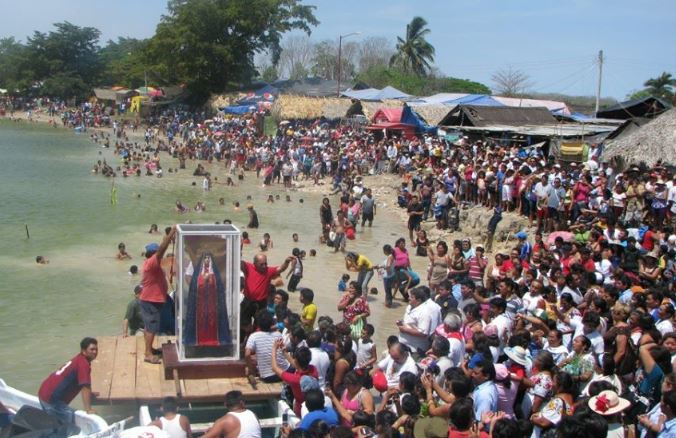 Pasean a la Virgen en la aguada
