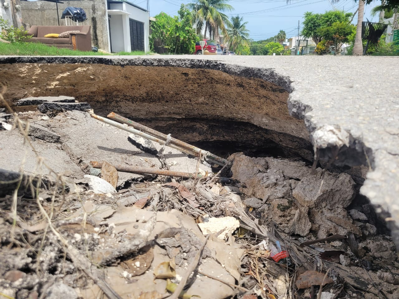 Vecinos de la calle Manuel M. Diéguez expresan su descontento por los desfondes graves en su zona Vecinos de la calle Manuel M. Diéguez expresan su descontento por los desfondes graves en su zona