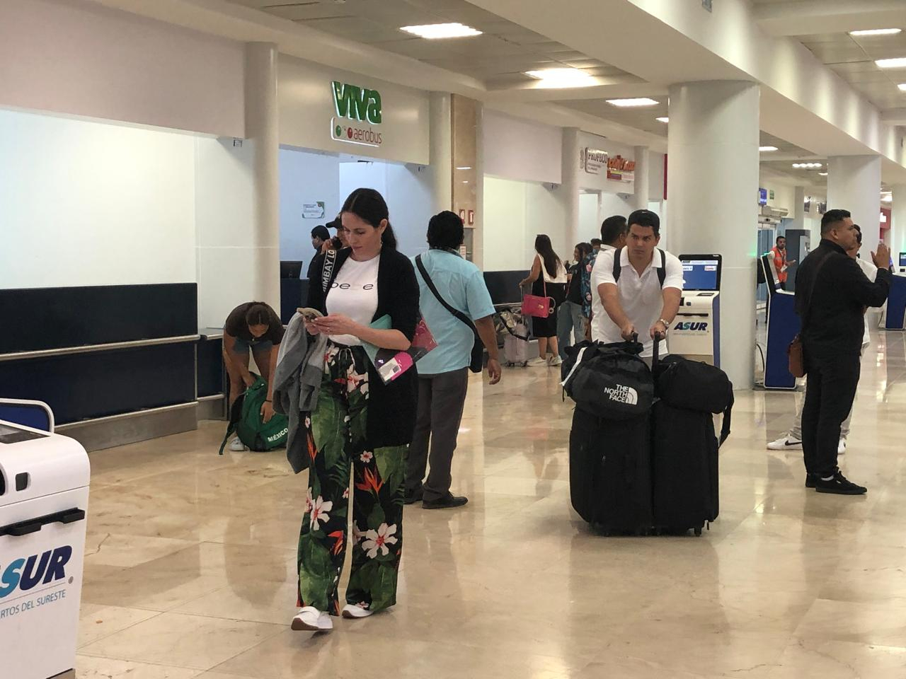 30 aerolíneas operando, conectando con 71 destinos nacionales e internacionales 30 aerolíneas operando, conectando con 71 destinos nacionales e internacionales