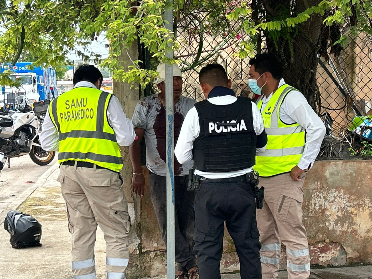 El hombre fue llevado al hospital por sus familiares El hombre fue llevado al hospital por sus familiares