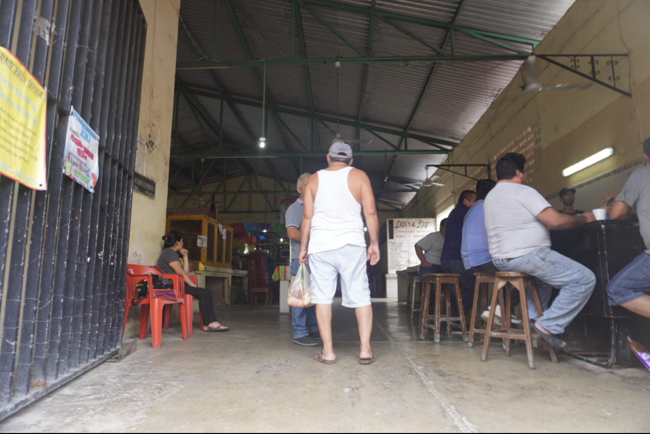 Hace falta mantenimiento en todo el lugar, aseguran comerciantes Hace falta mantenimiento en todo el lugar, aseguran comerciantes