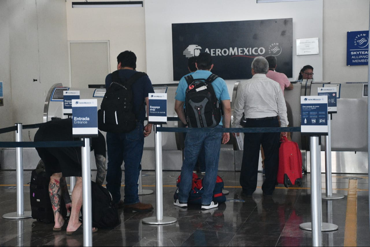 Sigue en aumento la seguridad y movilidad de militares en el Aeropuerto Internacional de Campeche Sigue en aumento la seguridad y movilidad de militares en el Aeropuerto Internacional de Campeche