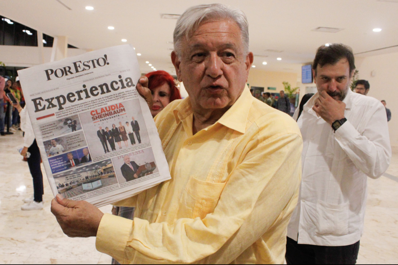 Andrés Manuel López Obrador envía saludos a la directora del periódico Por Esto!