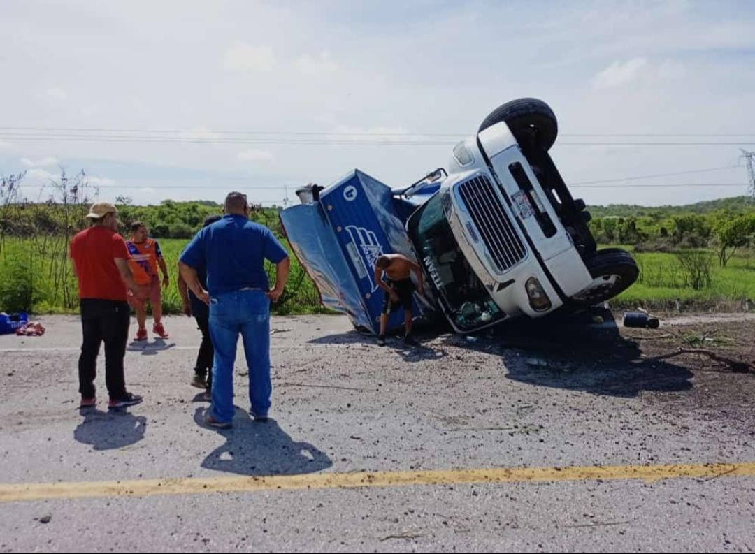 El conductor, presuntamente dormitado por cansancio, perdió el control al pasar por el kilómetro 74 El conductor, presuntamente dormitado por cansancio, perdió el control al pasar por el kilómetro 74