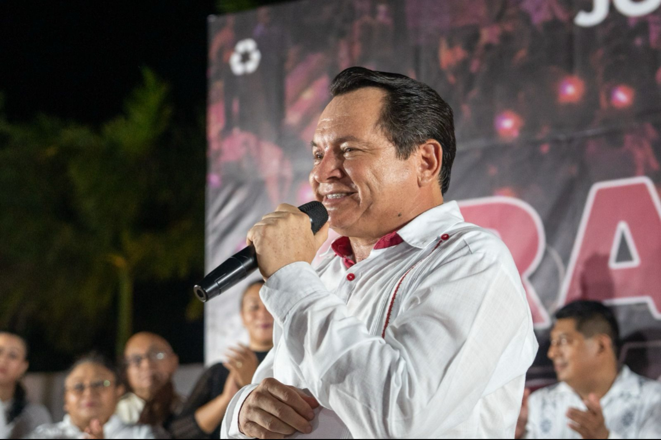 Joaquín Díaz Mena ofrece becas y mejores escuelas en el Oriente de Yucatán
