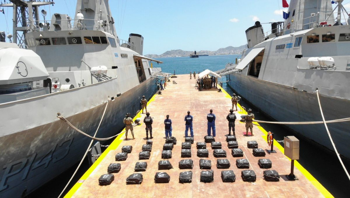 Marina asegura 103 paquetes de presunta cocaína que flotaban   en aguas de Acapulco