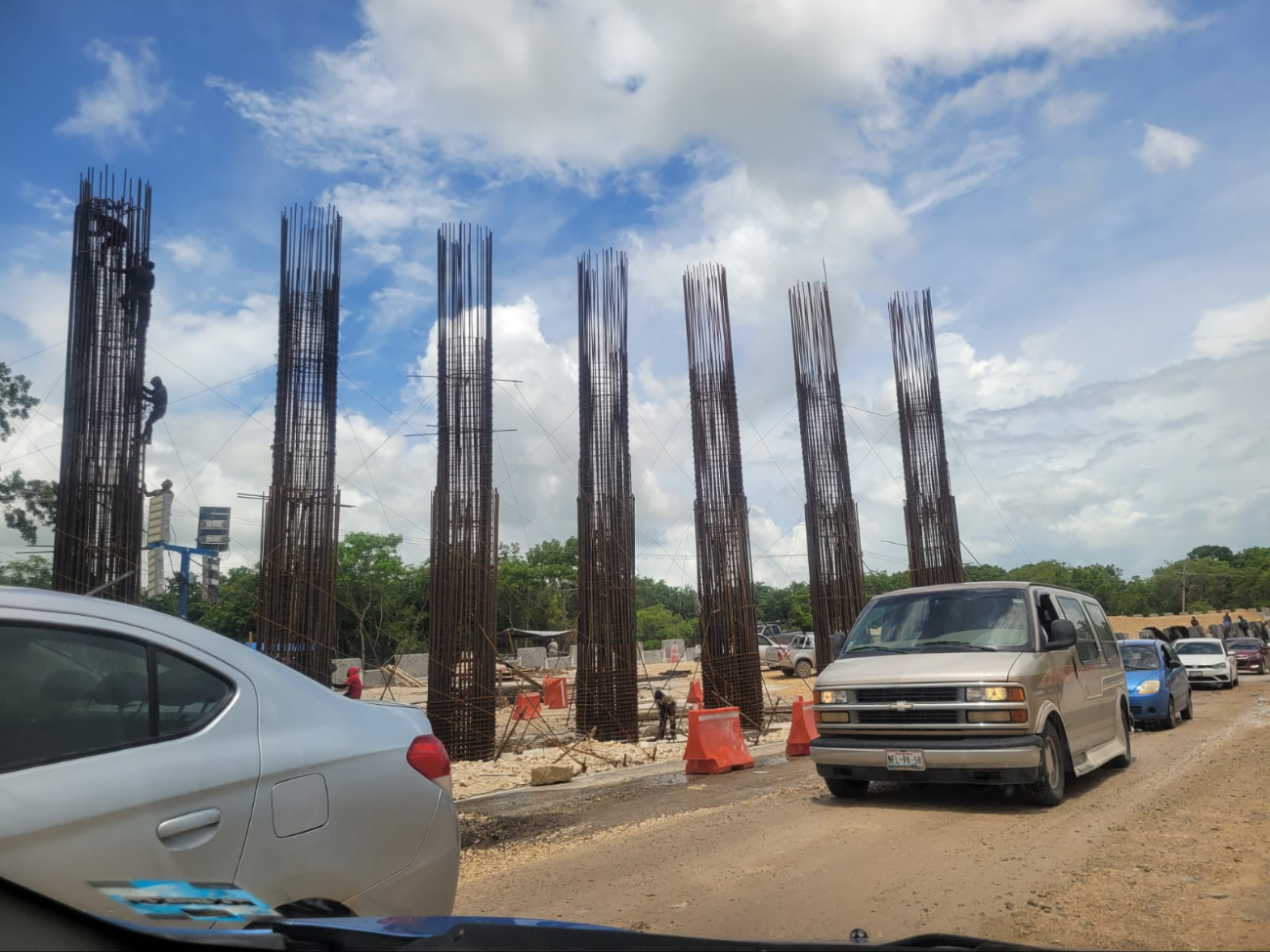 Los transportistas han bloqueado la entrada a Chetumal Los transportistas han bloqueado la entrada a Chetumal