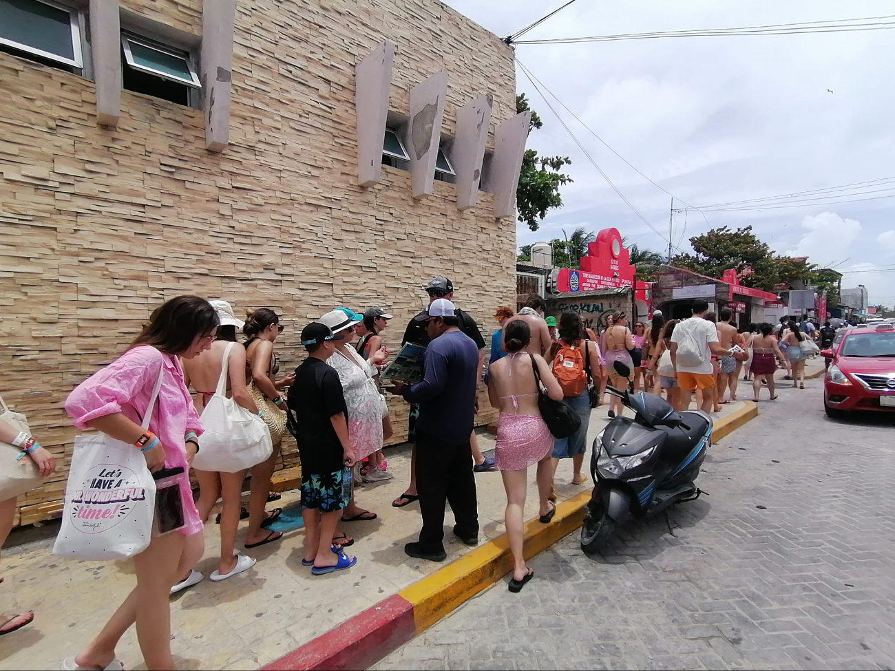Capitanía de Puerto ya prohibió la navegación menor desde antes del mediodía de ayer Capitanía de Puerto ya prohibió la navegación menor desde antes del mediodía de ayer