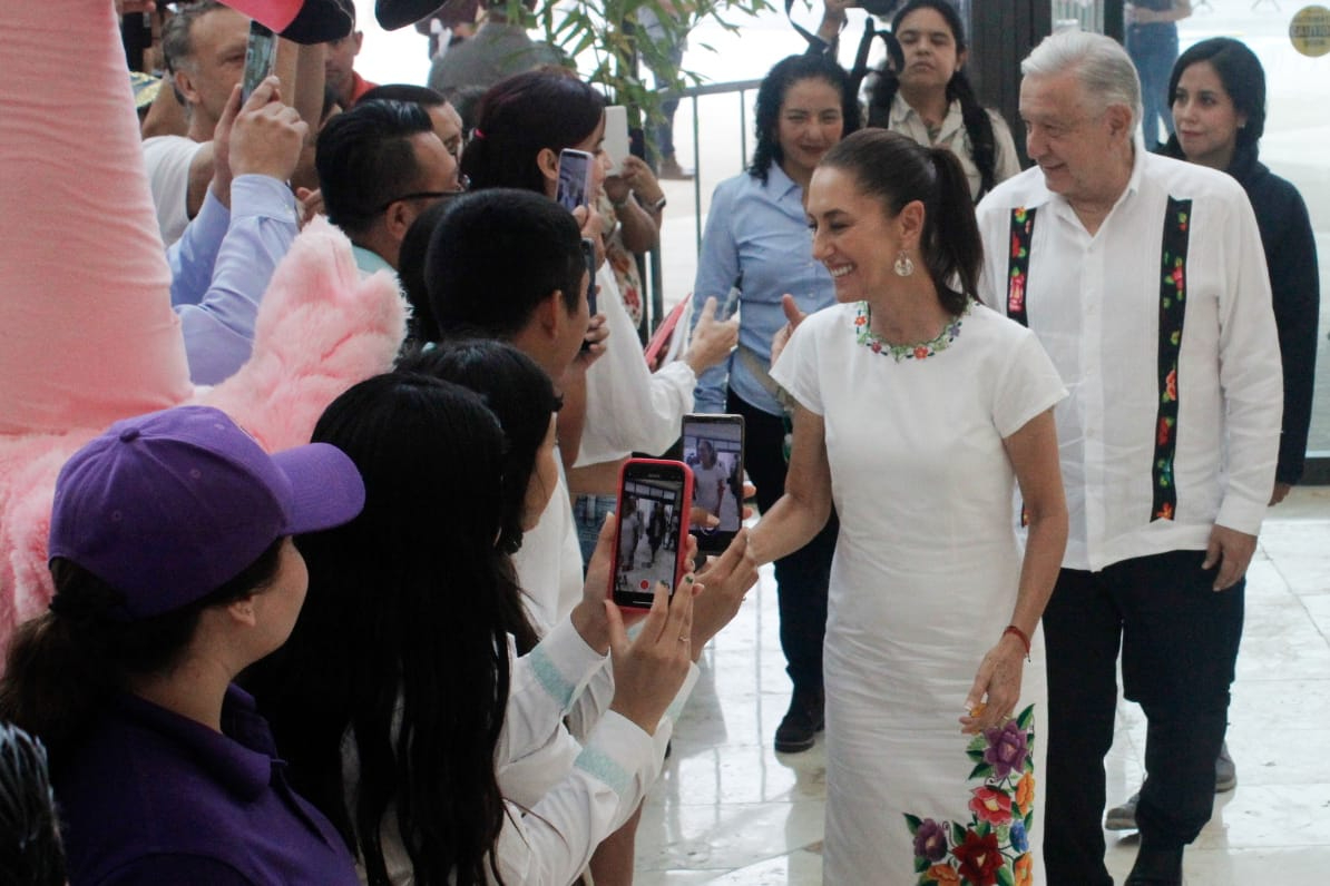 AMLO y Claudia Sheinbaum inician reunión de supervisión del Tren Maya en Mérida
