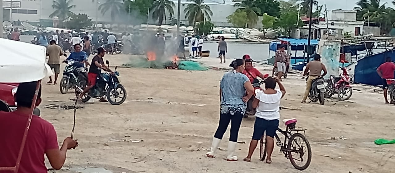 Pescadores de Celestún causan incendios en el puerto de abrigo; piden retirar a los ‘foráneos’