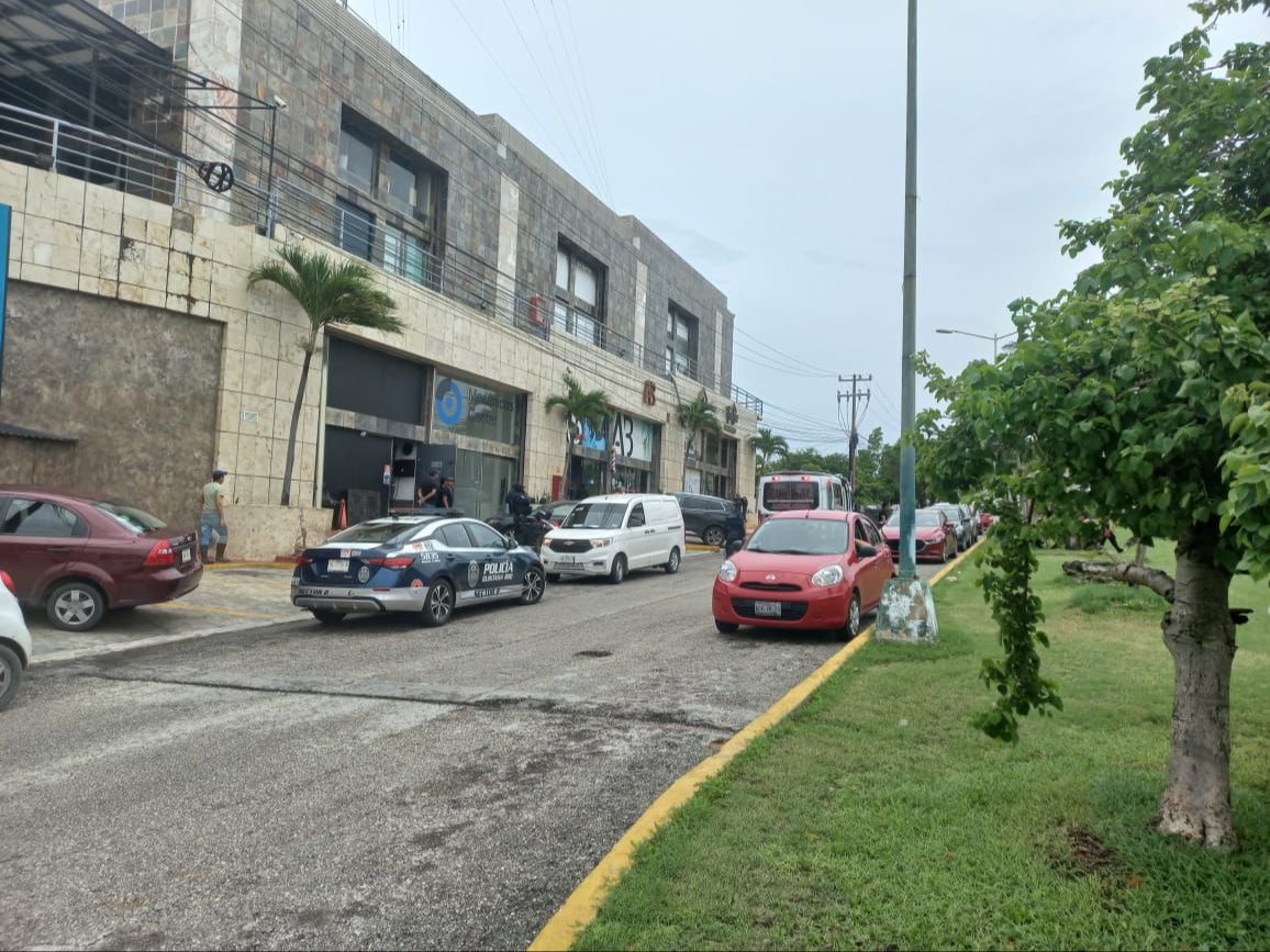 Los hombres armados escaparon sin ser detenidos Los hombres armados escaparon sin ser detenidos