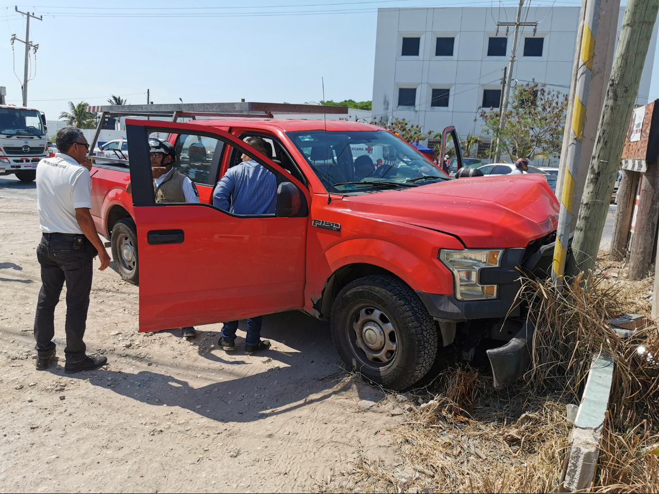 Aparatoso choque en Ciudad del Carmen, deja una pareja lesionada 