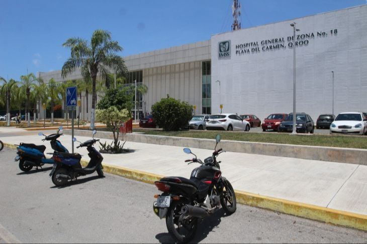 El hombre comentó que la puerta no volvió a abrirse y terminó atrapado dentro de la estructura
