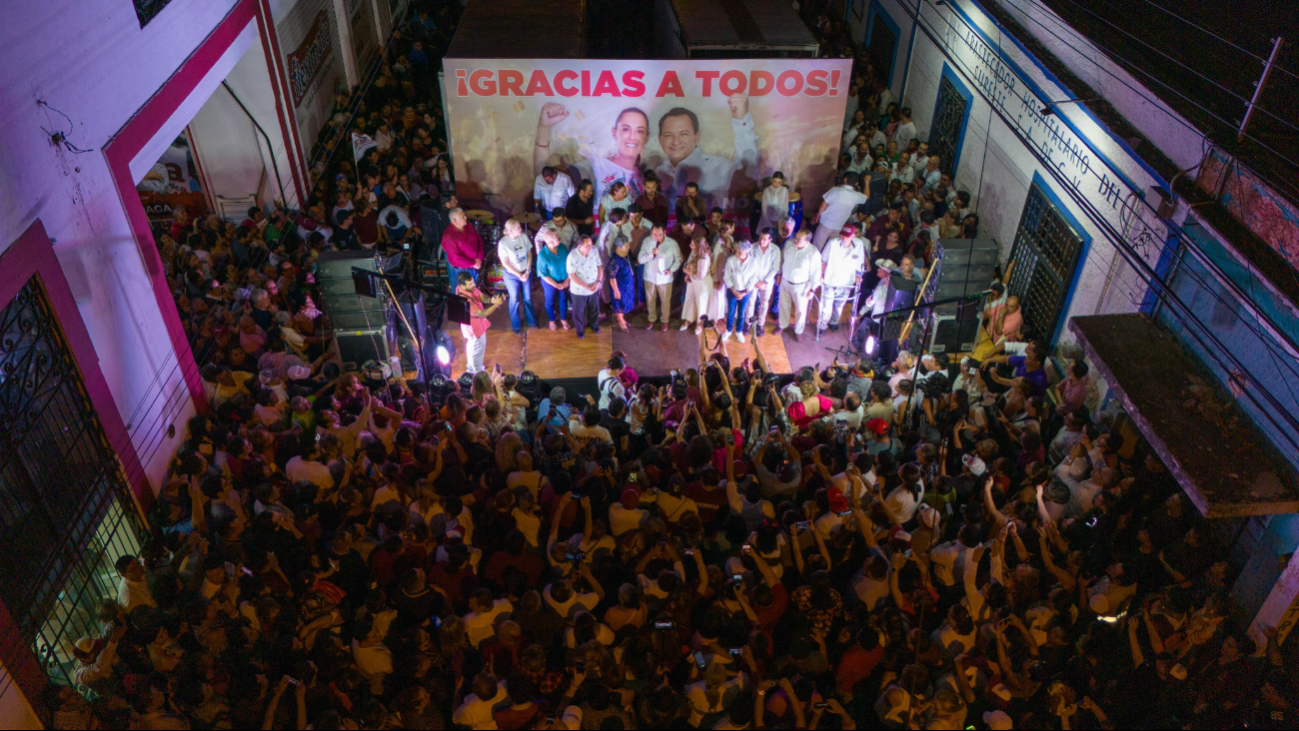 Joaquín Díaz Mena festeja su victoria preliminar en Yucatán Joaquín Díaz Mena festeja su victoria preliminar en Yucatán