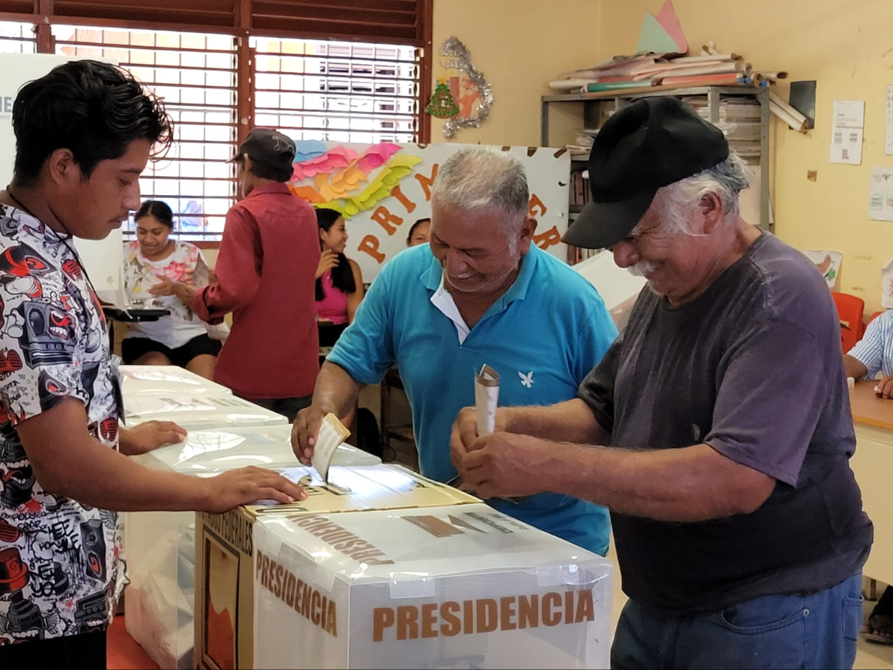 La zona maya presentó sus votos La zona maya presentó sus votos
