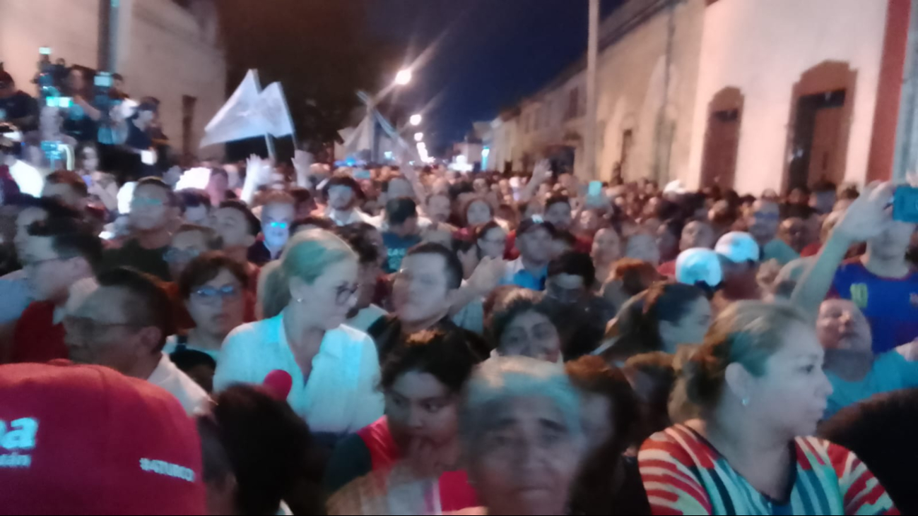 Simpatizantes respaldan a Joaquín Díaz Mena en Yucatán Simpatizantes respaldan a Joaquín Díaz Mena en Yucatán