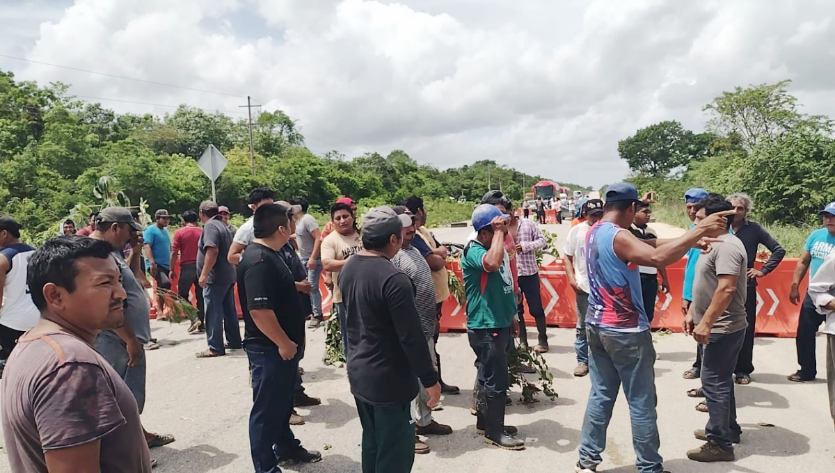 Pobladores de  Felipe Carrillo Puerto bloquean  la  vía Reforma Agraria-Puerto Juárez  