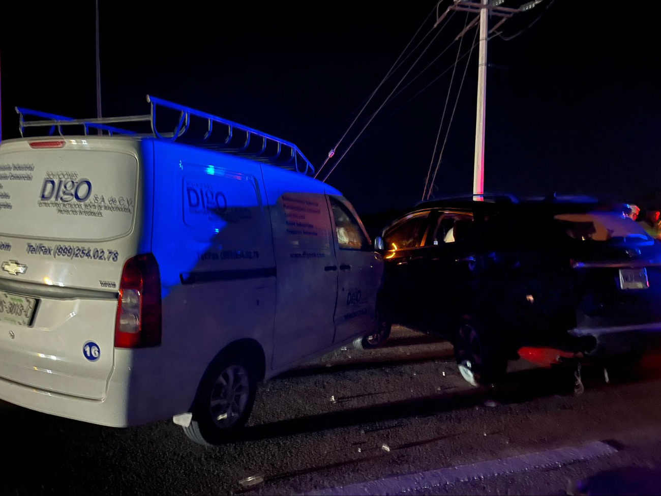 Los automóviles quedaron sobre la vía a Mérida Los automóviles quedaron sobre la vía a Mérida