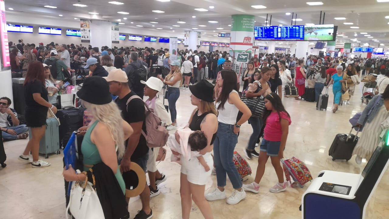El Aeropuerto de Cancún sostuvo gran actividad este domingo El Aeropuerto de Cancún sostuvo gran actividad este domingo