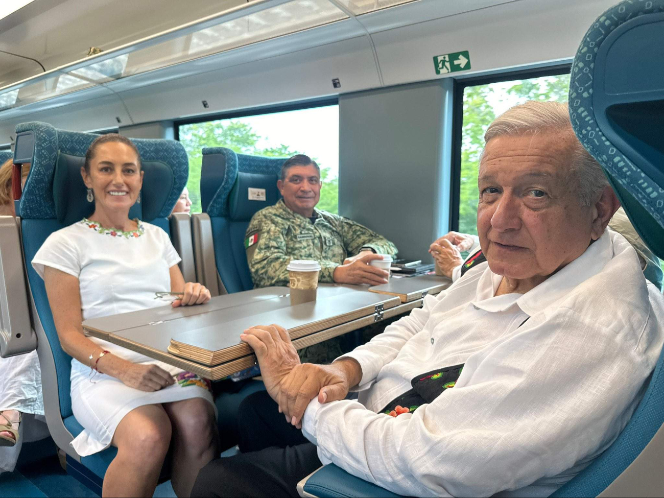 AMLO y Claudia Sheinbaum viajaron en el Tren Maya este fin de semana AMLO y Claudia Sheinbaum viajaron en el Tren Maya este fin de semana