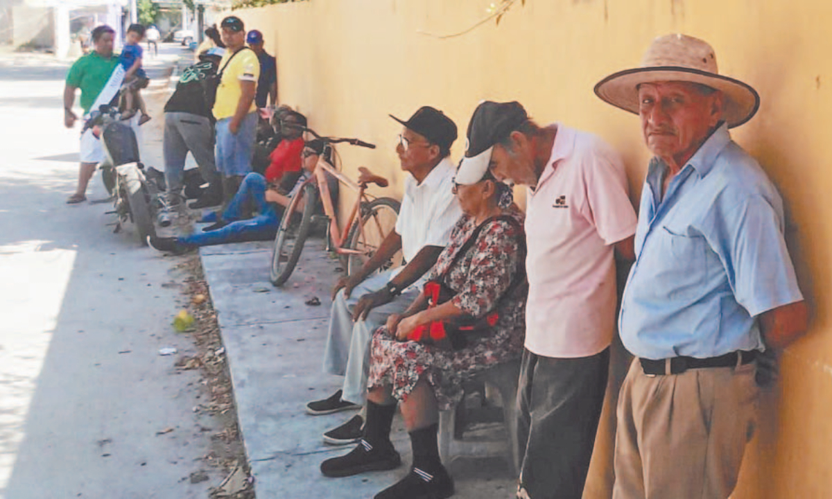 Abuelitos de Sabancuy apoyaron a Claudia Sheinbaum en agradecimiento a AMLO 