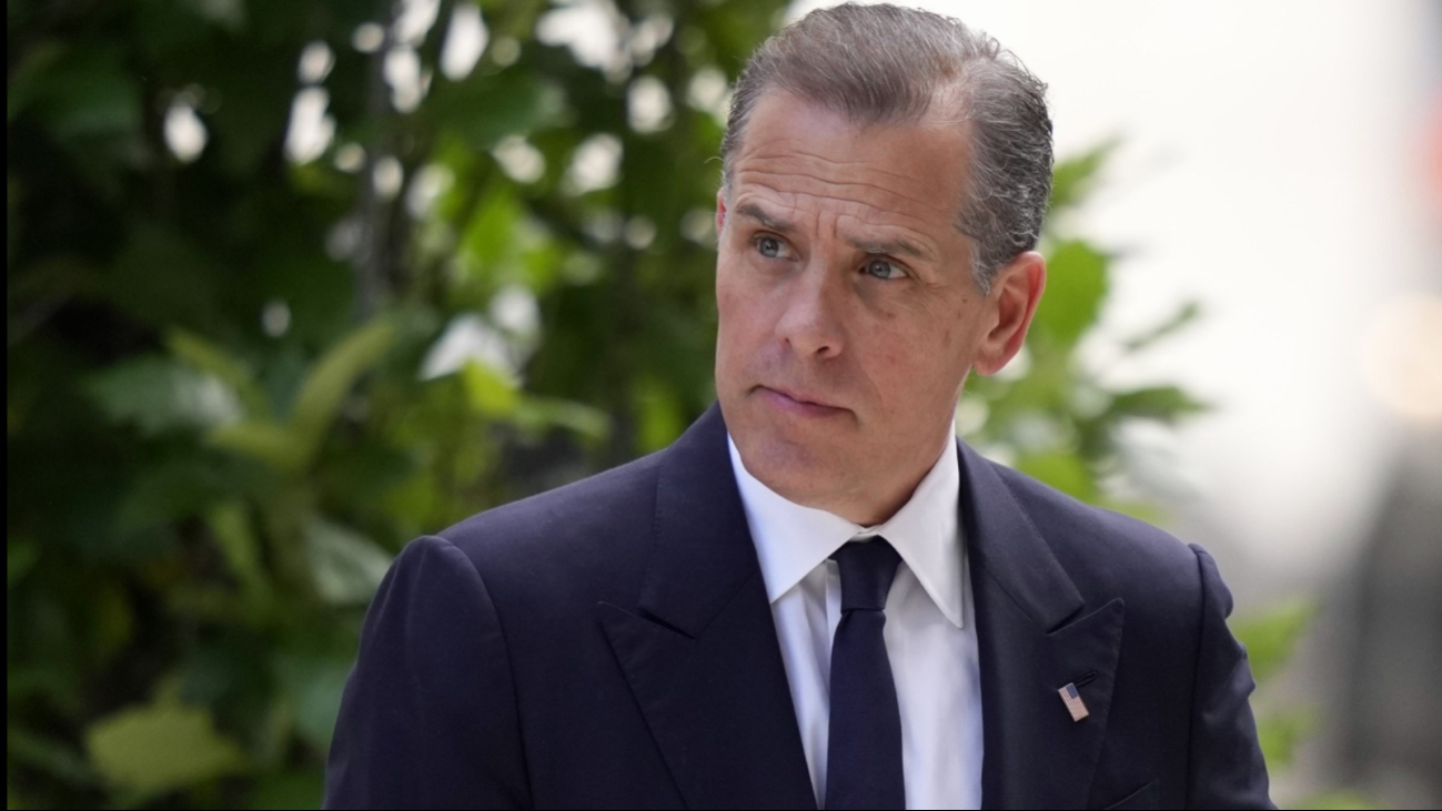 Hunter, hijo de Joe Biden, enfrenta cargos por posesión de armas y compra de sustancias