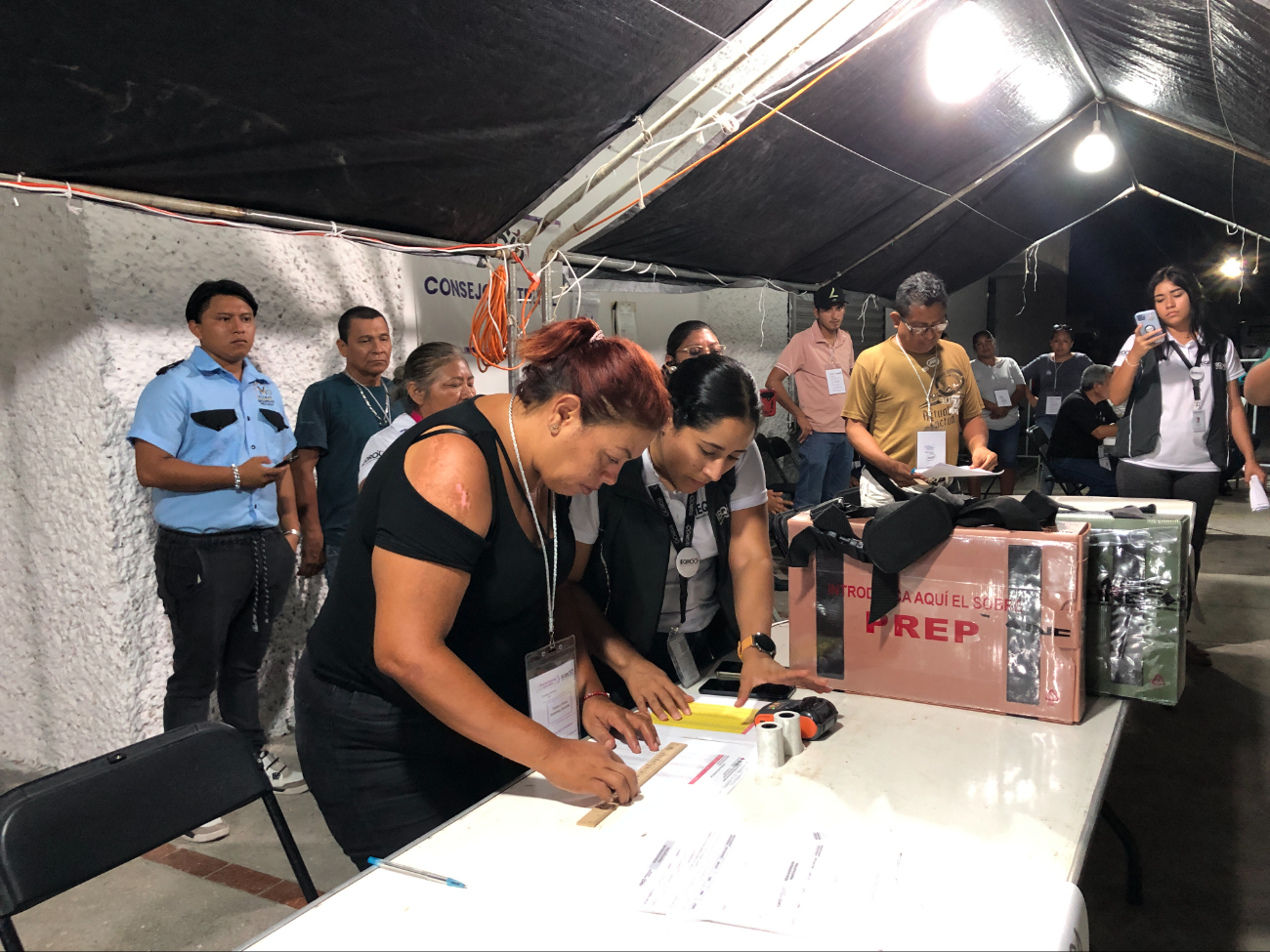 Tras los resultados preliminares del PREP, la mayor parte de los partidos no se ha pronunciado Tras los resultados preliminares del PREP, la mayor parte de los partidos no se ha pronunciado