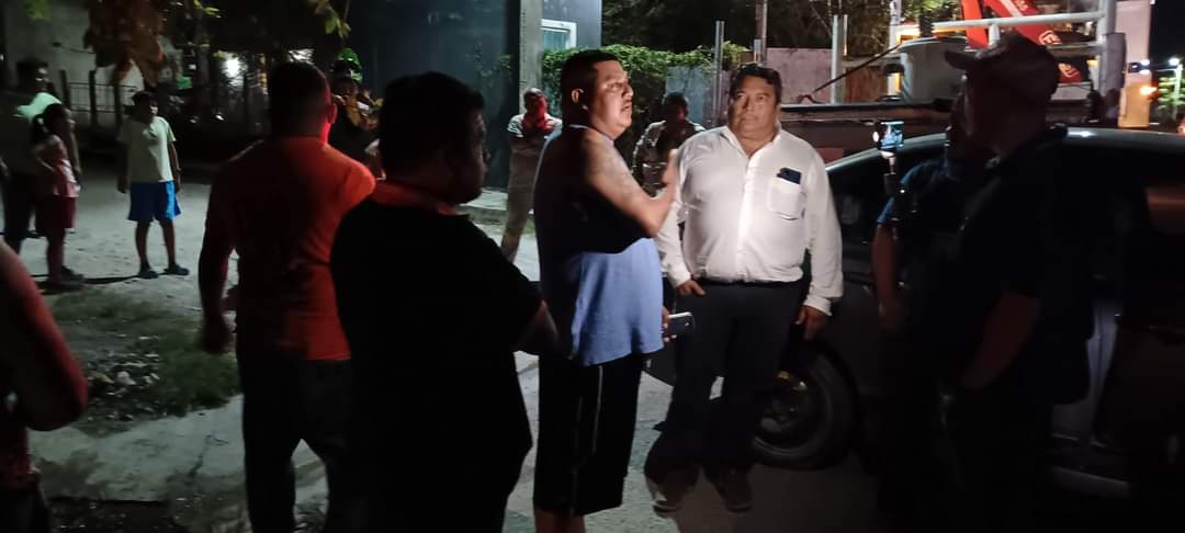 Colonos se Escárcega inconformes con la CFE Colonos se Escárcega inconformes con la CFE