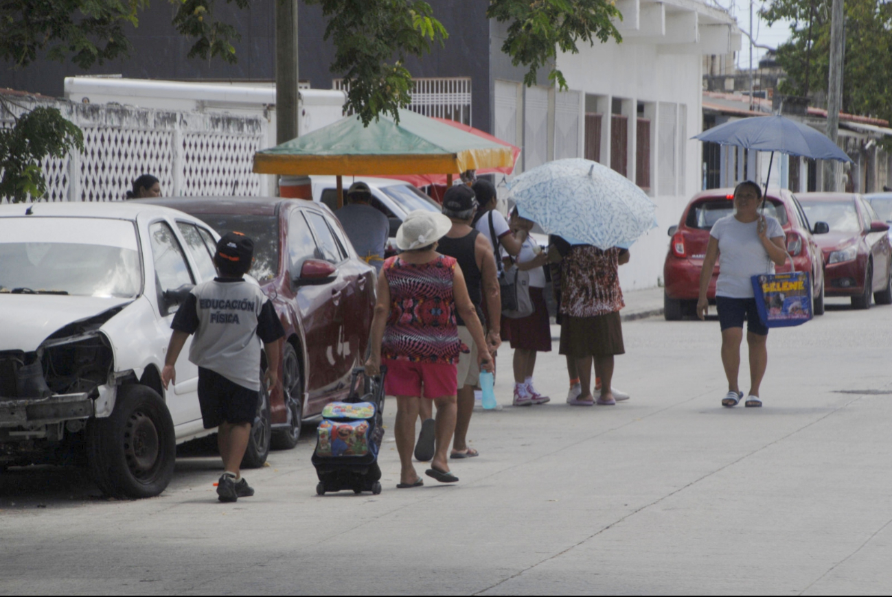 Estudiantes no han presentado problemas de salud por el calor Estudiantes no han presentado problemas de salud por el calor