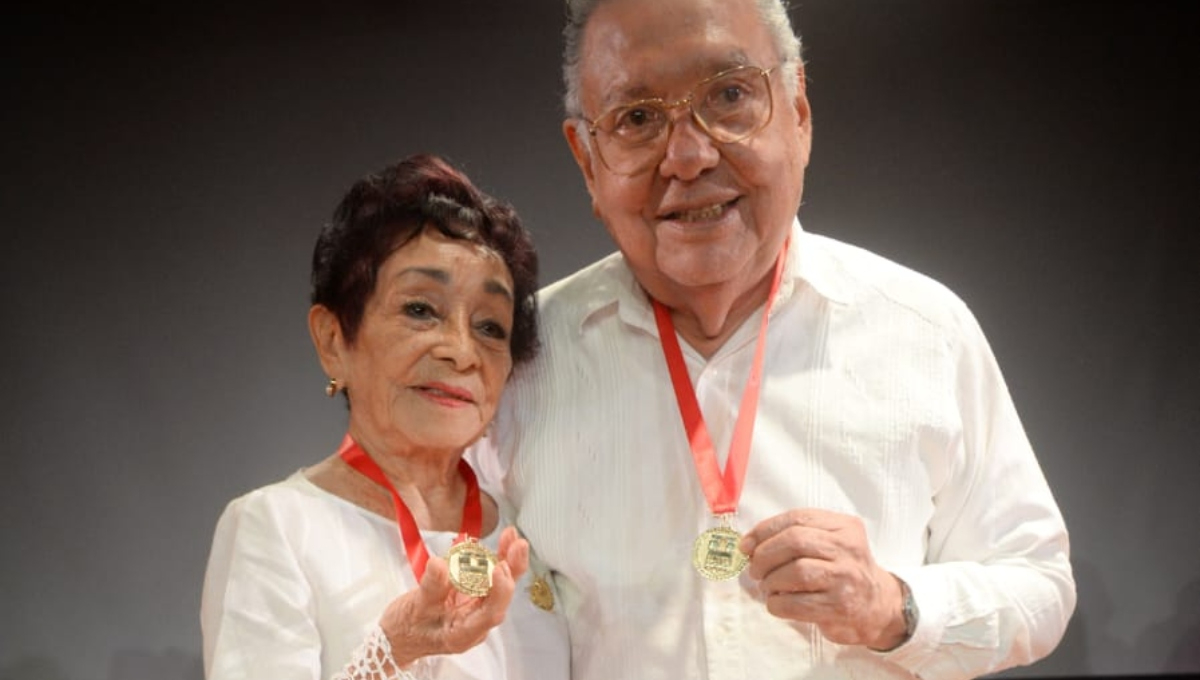 La primera bailarina de danza clásica, Socorro Cerón Herrera, junto al compositor y poeta, Luis Pérez Sabido.