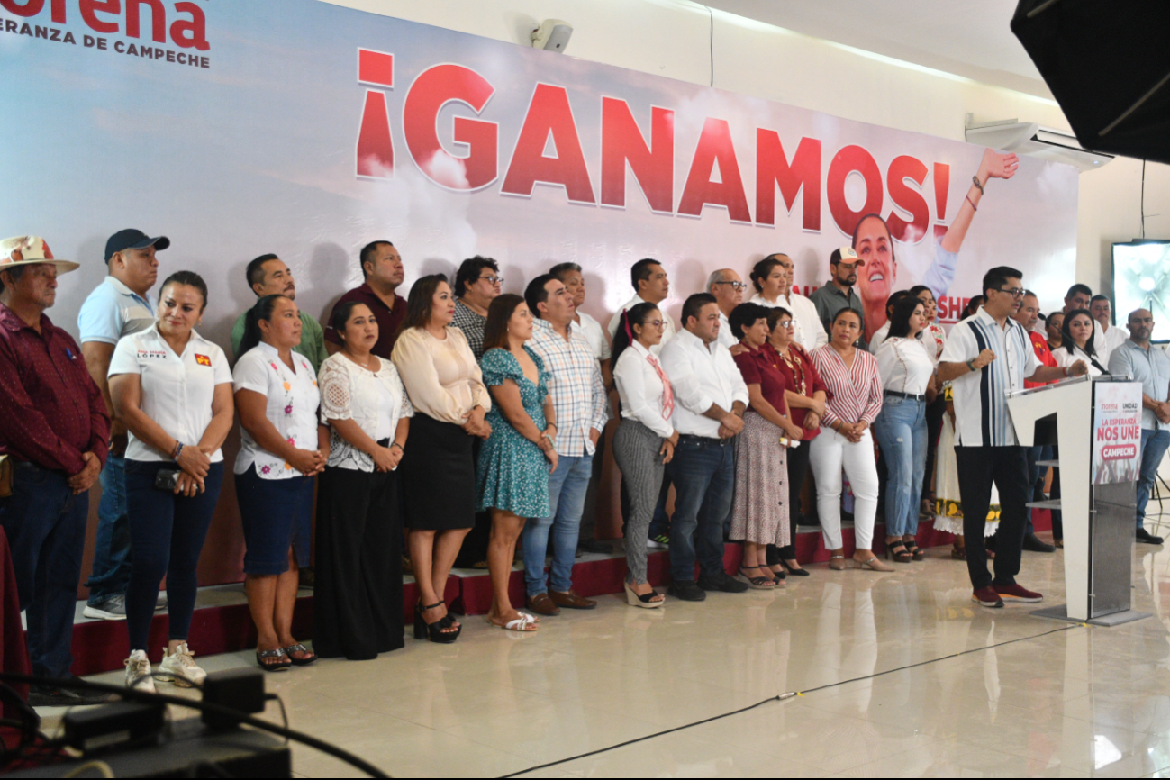 A la conferencia de prensa asistieron los candidatos ganadores. A la conferencia de prensa asistieron los candidatos ganadores.