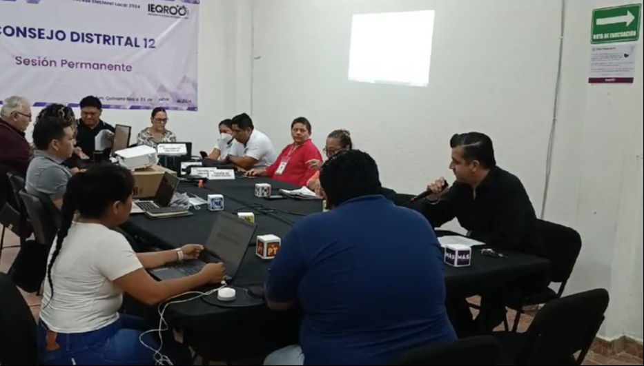 Así fue la disputa en la sesión permanente del Consejo Distrital 12 en Tulum Así fue la disputa en la sesión permanente del Consejo Distrital 12 en Tulum