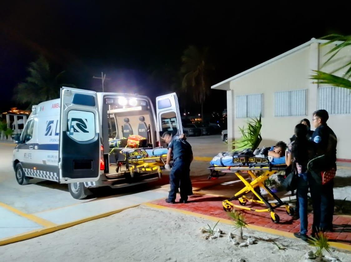 Trasladan a un hombre luego de presentar una hemorragia en Isla Mujeres