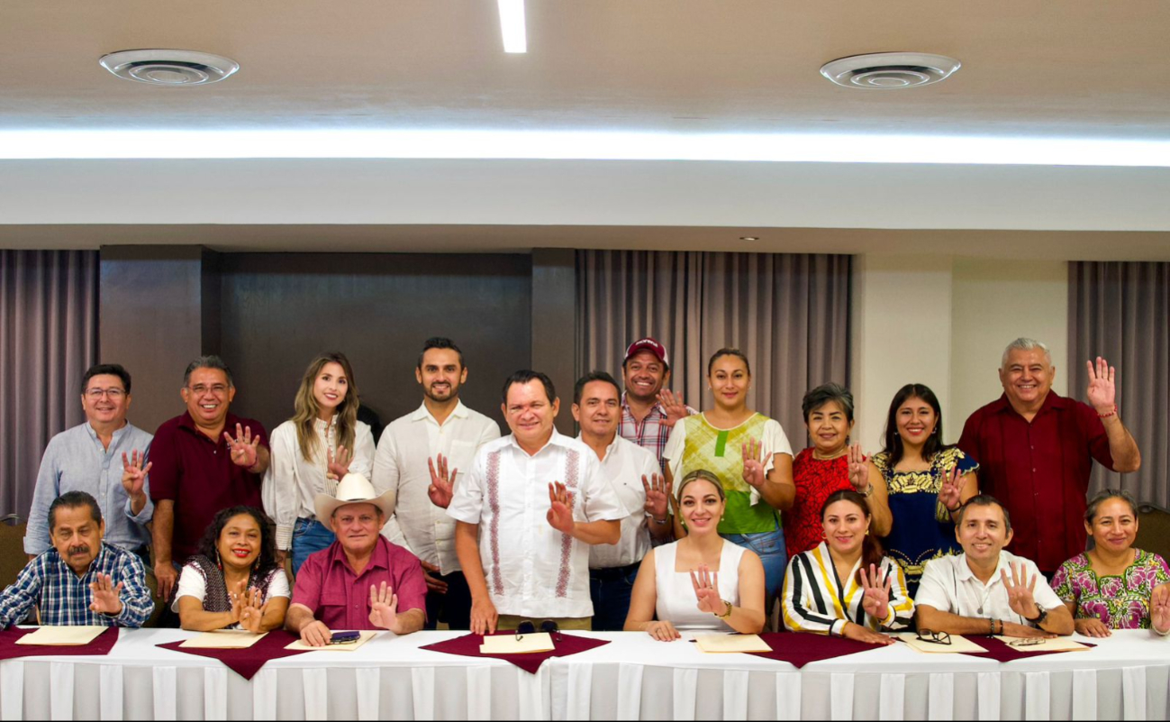 Joaquín Díaz Mena se reúne con los virtuales ganadores a diputados locales en Yucatán
