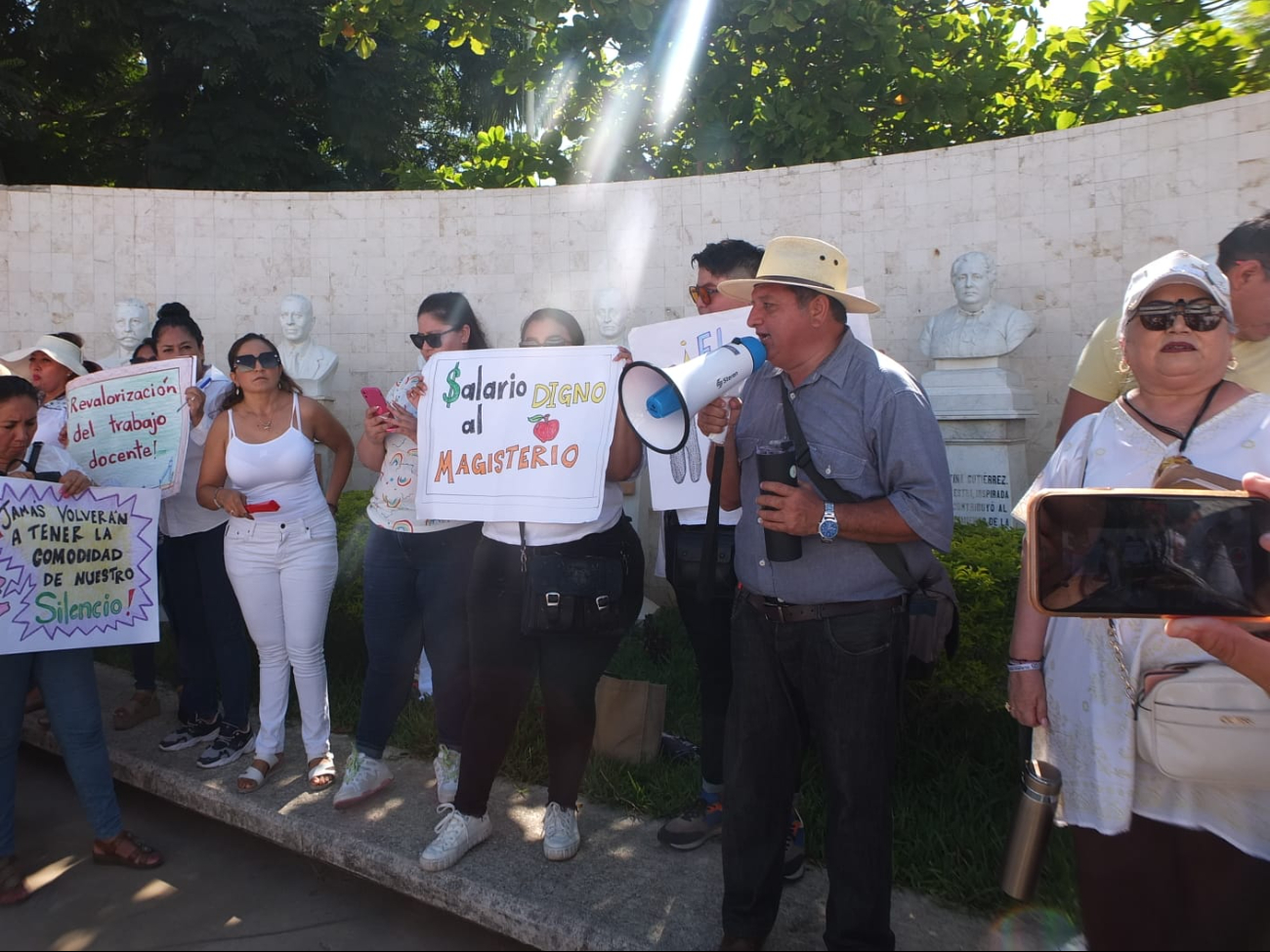 Maestros de Yucatán desenvolvieron una manifestación ante el aumento salarial