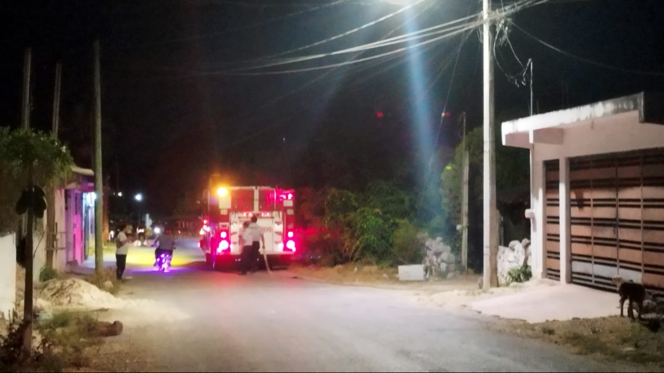 Bomberos acudieron al domicilio, aunque se retiraron unos minutos después Bomberos acudieron al domicilio, aunque se retiraron unos minutos después