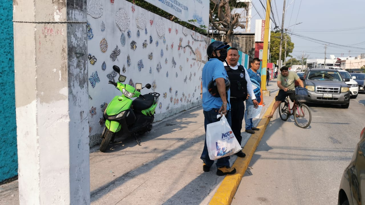 La motociclista no respetó el alto La motociclista no respetó el alto