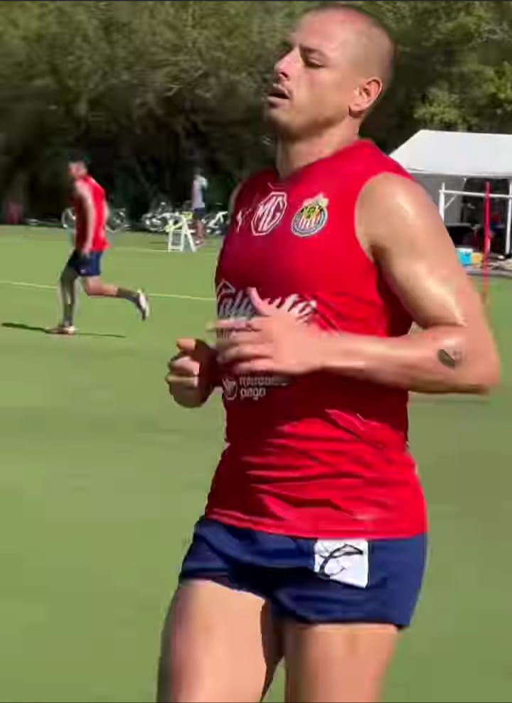 Chicharito Hernández acompaña a Las Chivas Chicharito Hernández acompaña a Las Chivas
