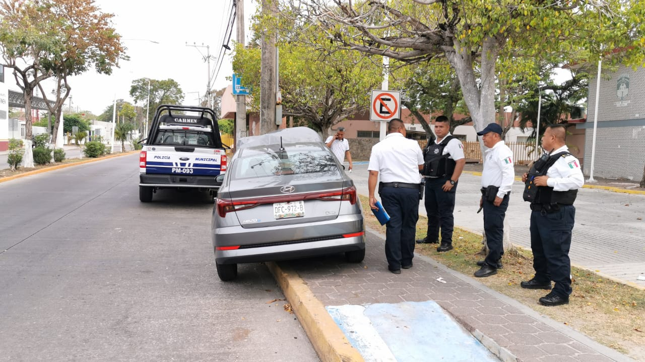 El acompañante de la conductora resultó lesionado El acompañante de la conductora resultó lesionado