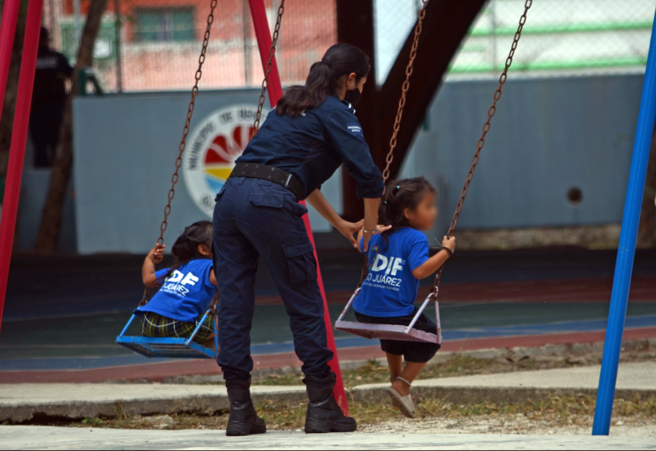 Entre los pequeños, hay 23 niños que tienen menos de cinco años de edad Entre los pequeños, hay 23 niños que tienen menos de cinco años de edad